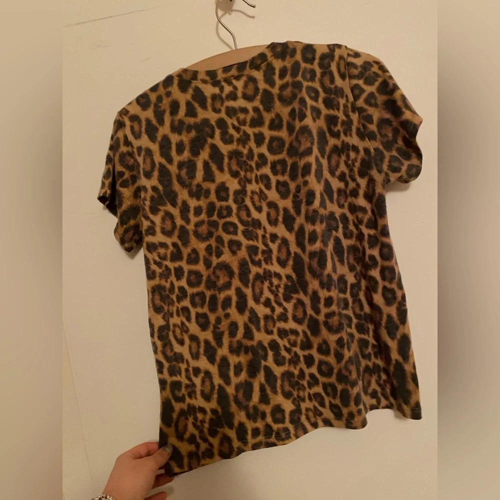 Leopard T - Picture 3 of 4